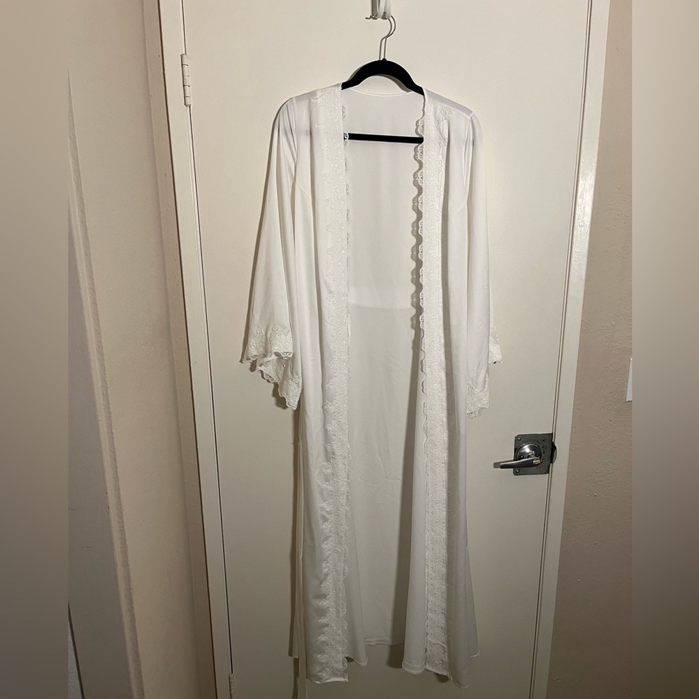 Bridal Robe, Size M - Picture 8 of 13